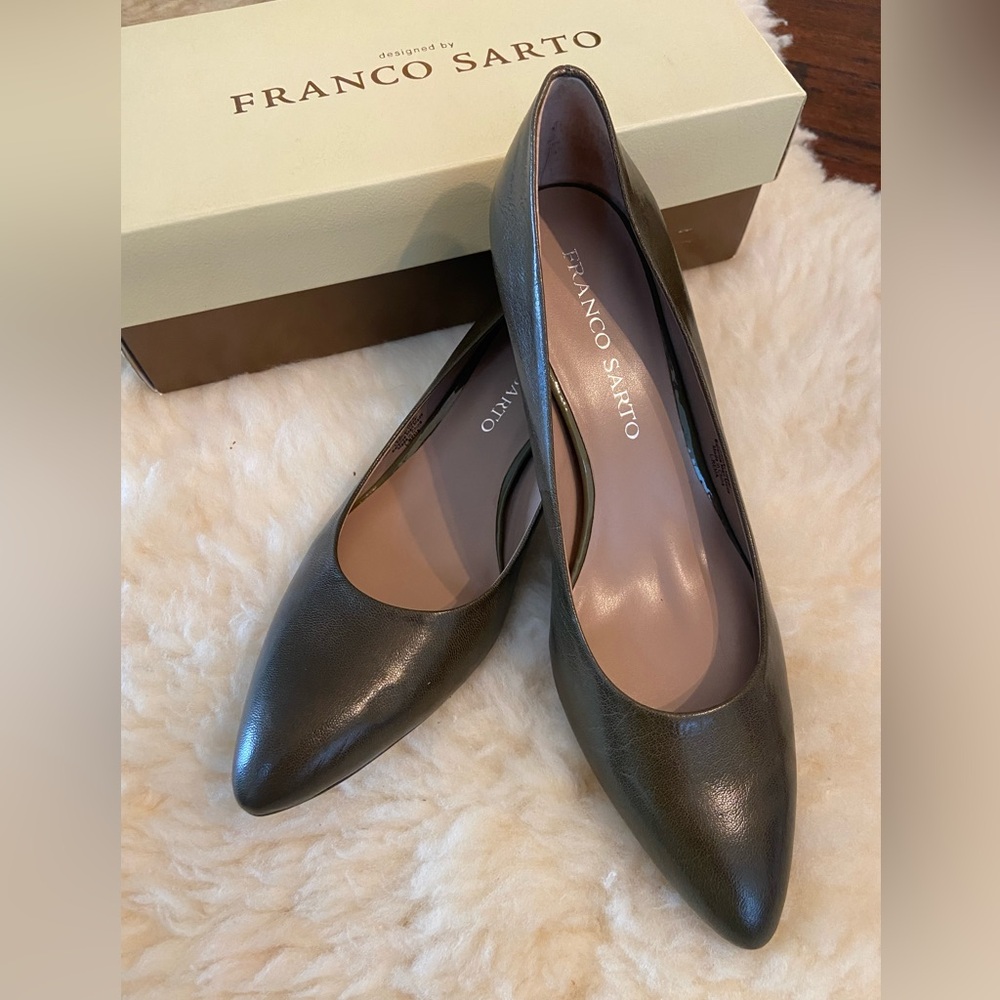 Franco Sarto olive green pointed toe kitten heel NIB